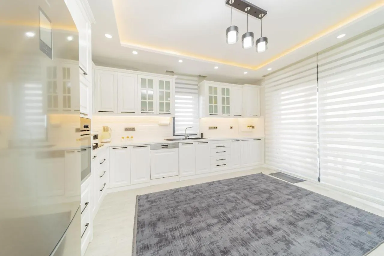 Villa With Pool Garden And Terrace In Antalia