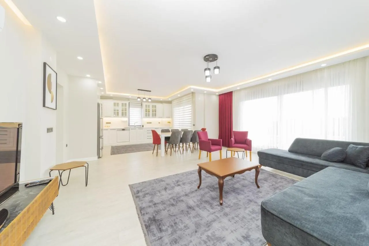 Villa With Pool Garden And Terrace In Antalia
