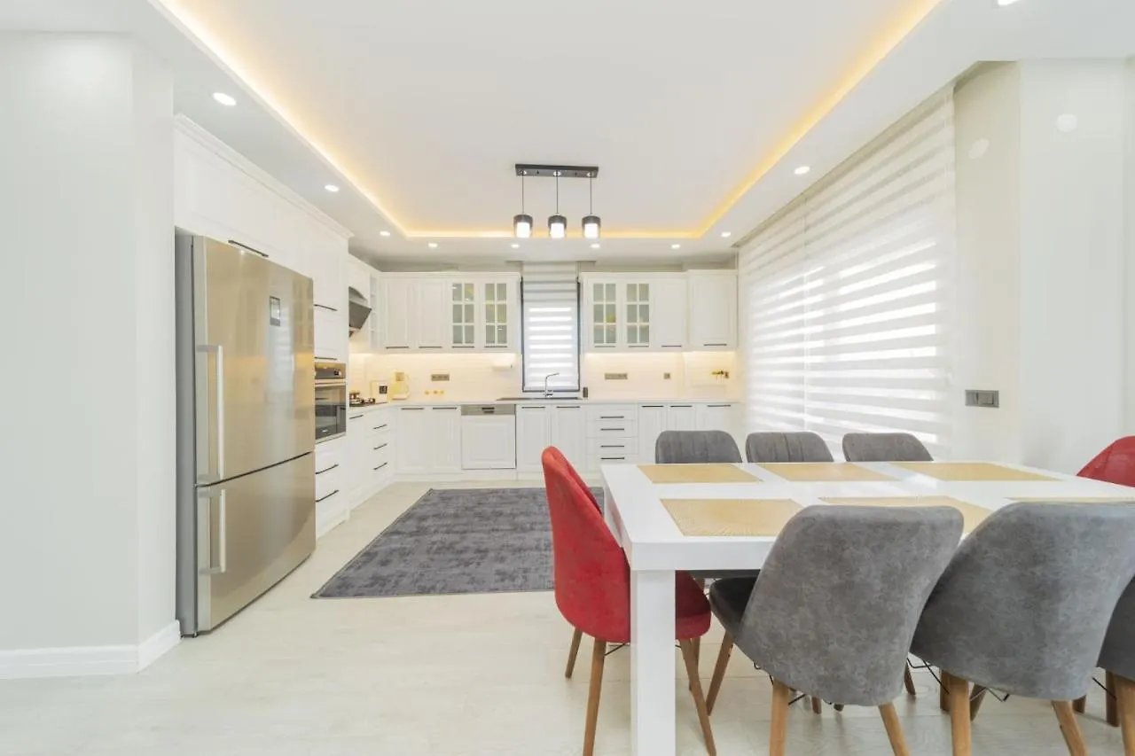 Villa With Pool Garden And Terrace In Antalia